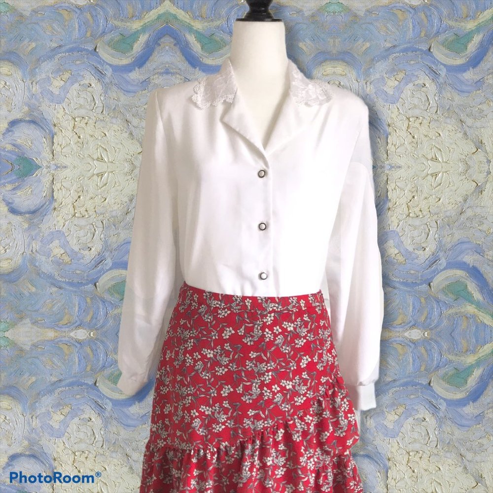 ✨CLEARANCE ✨Vintage White Button Down Blouse Lace Collar